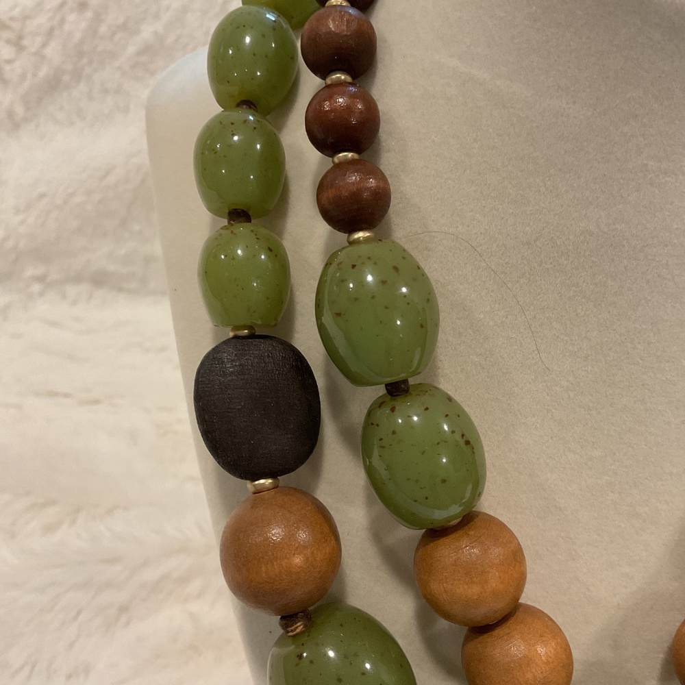 Chico’s Olive Green Stone and Wood Pendant Necklace - Picture 4 of 5